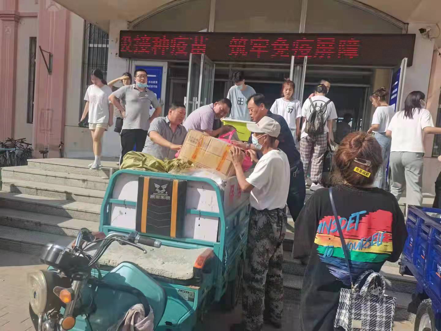 宿舍搬迁工作现场