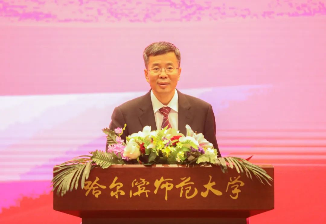 图 党委书记孙立军讲授“开学第一课”