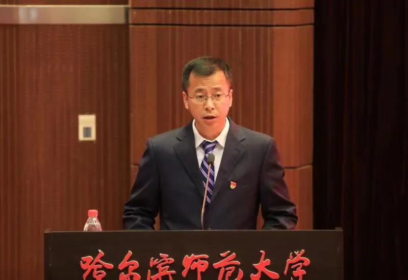 图 产业处工会主席苏岩宣读表彰决定