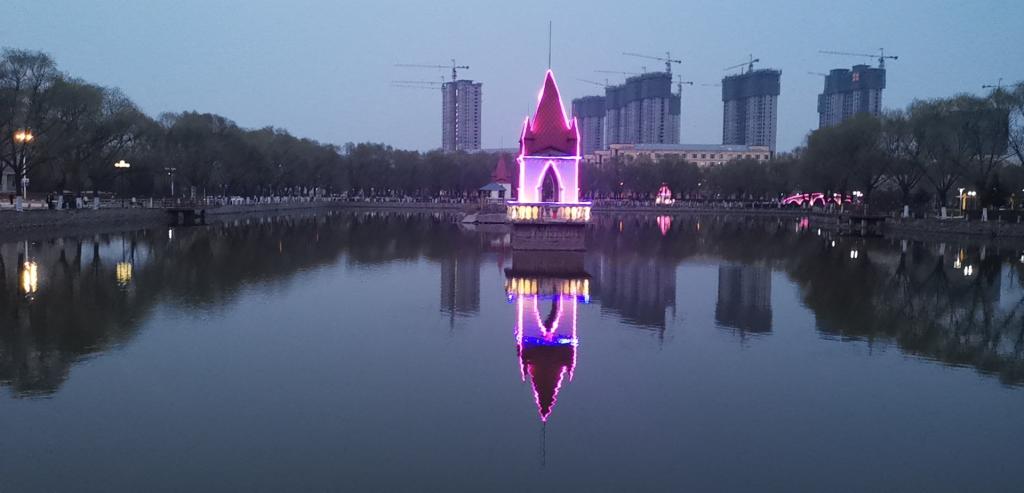 亮化“上腮红”