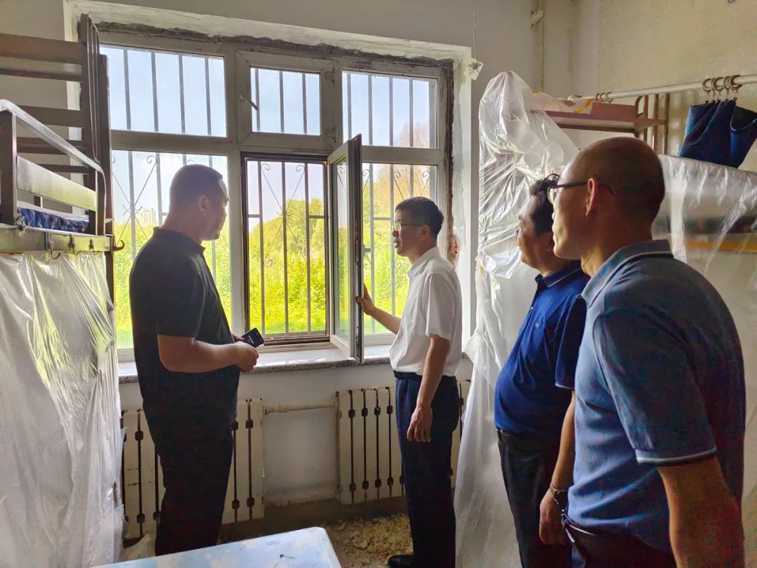 图 检查江北校区学生公寓维修改造项目